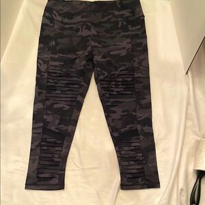 CVG Black Camo Moto Capris.  Large.  EUC.